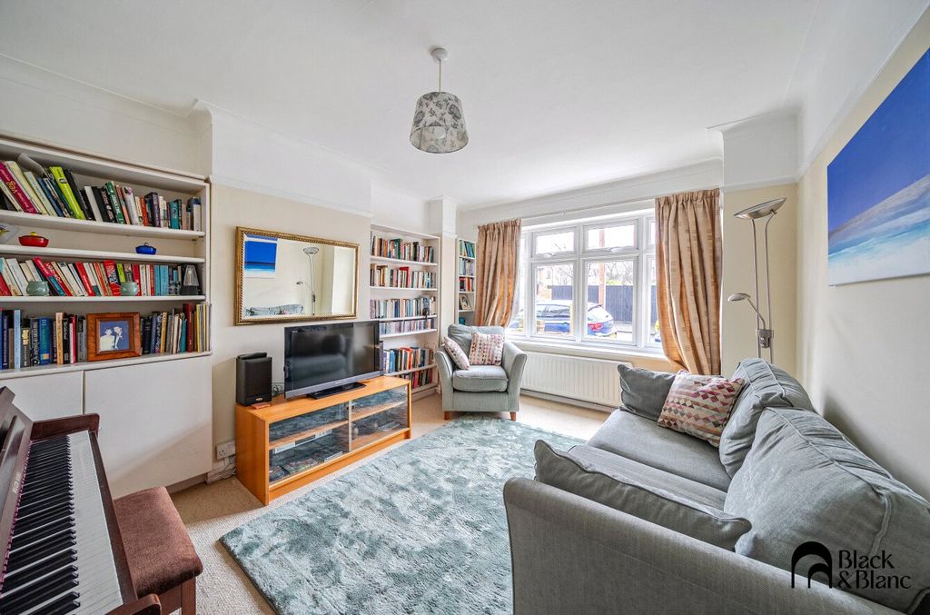 Property photo 2 of 21 Living Room