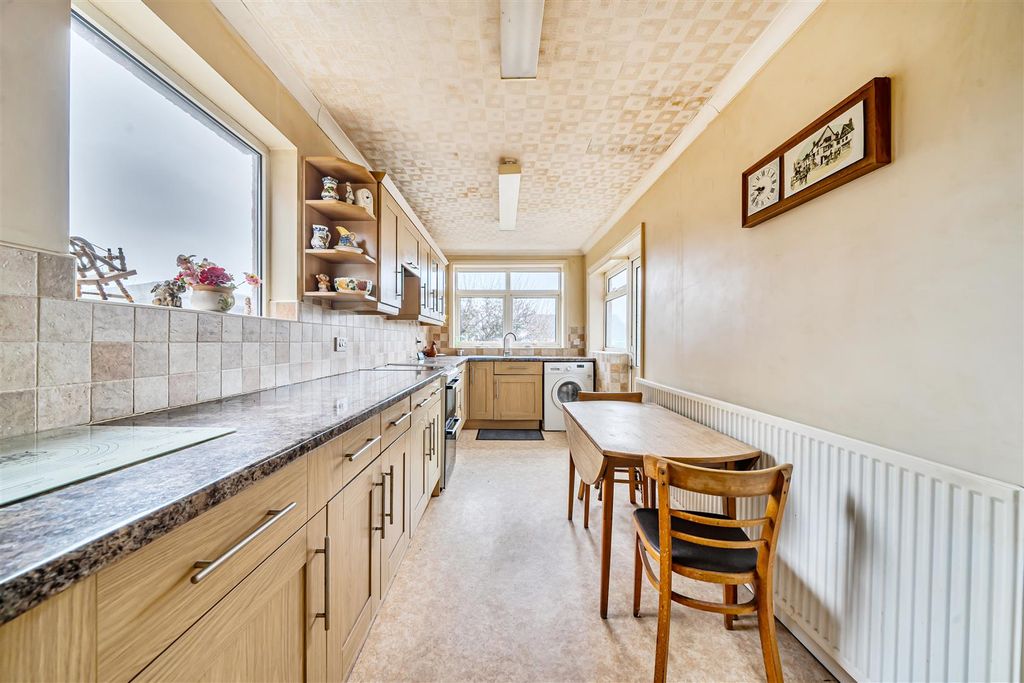 Property photo 3 of 14 Kitchen/Breakfast Room