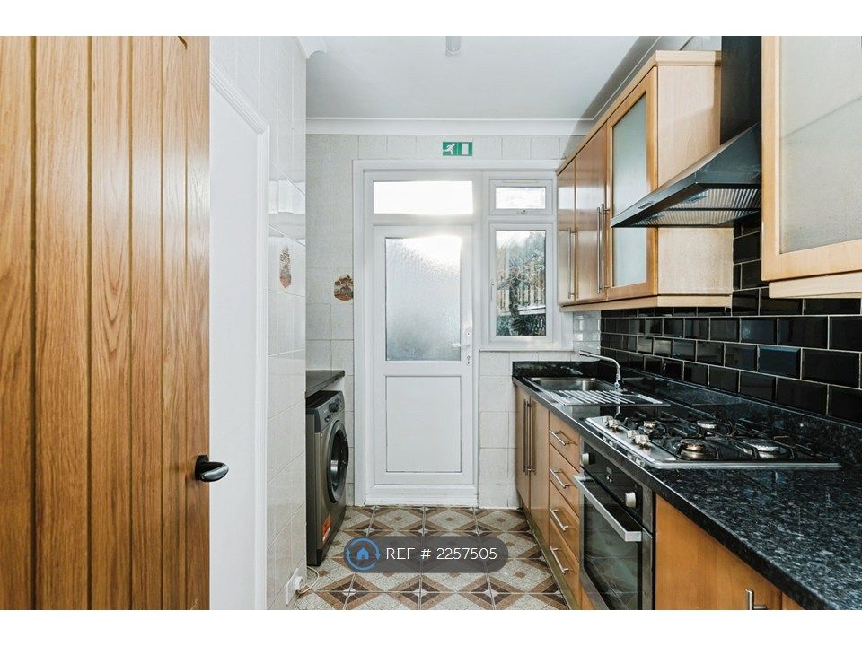 Property photo 2 of 35