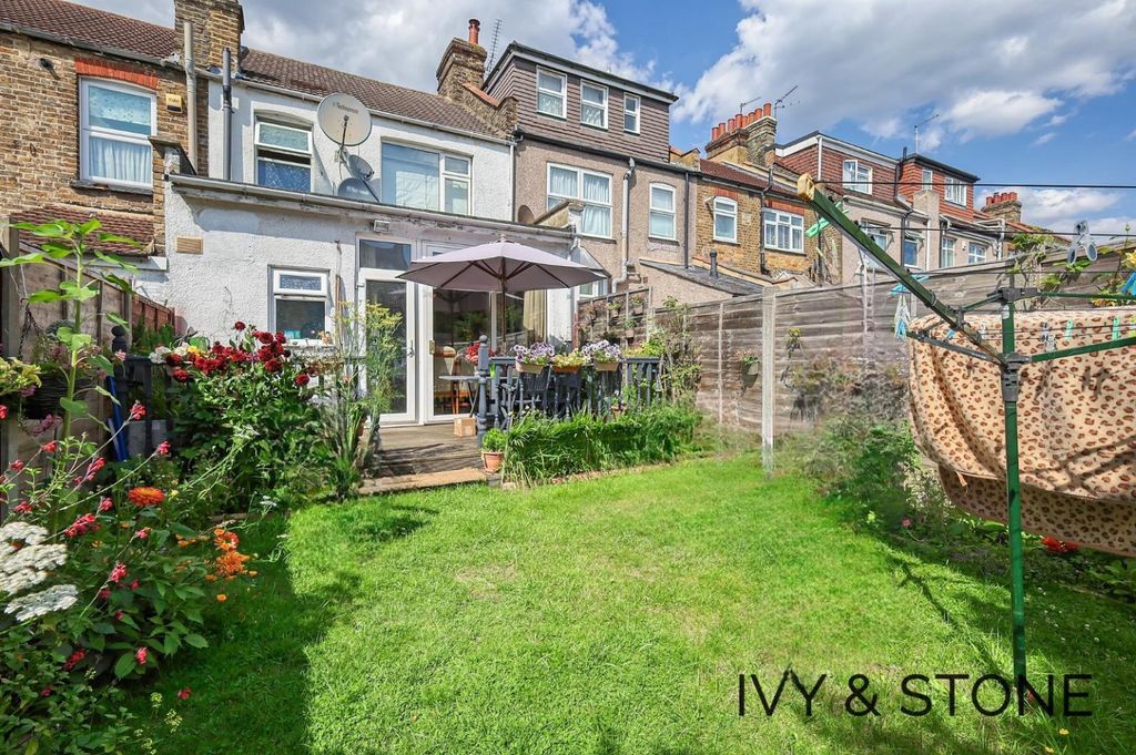 Property photo 2 of 17 3320833