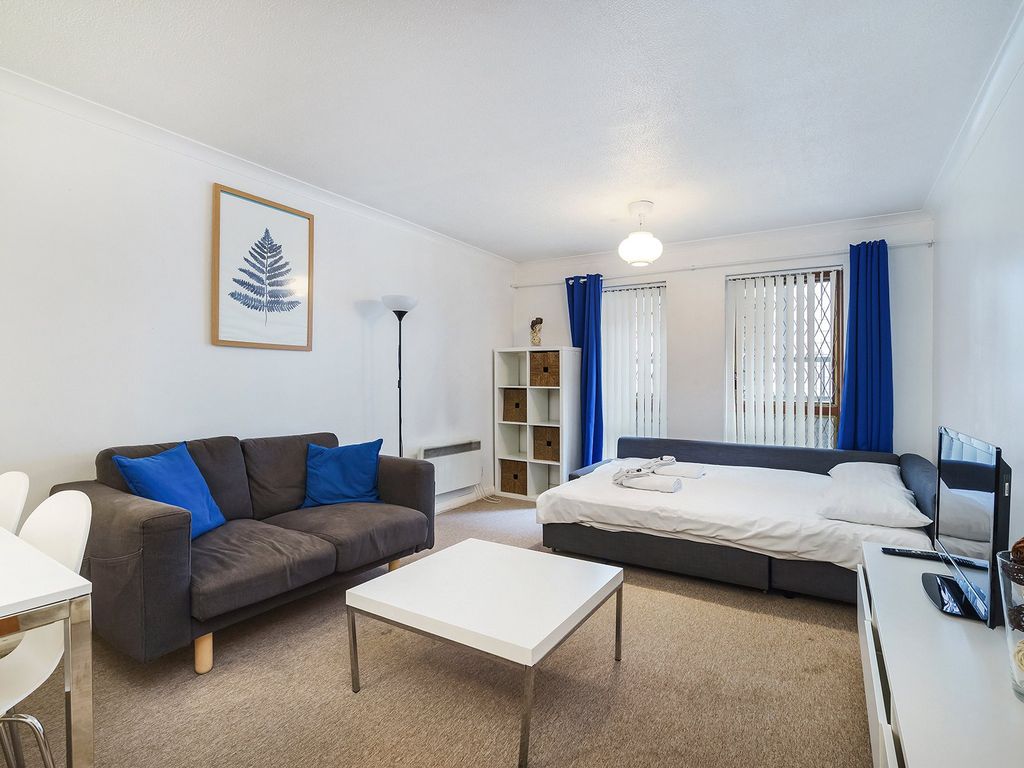 Property photo 1 of 12 Craven Street