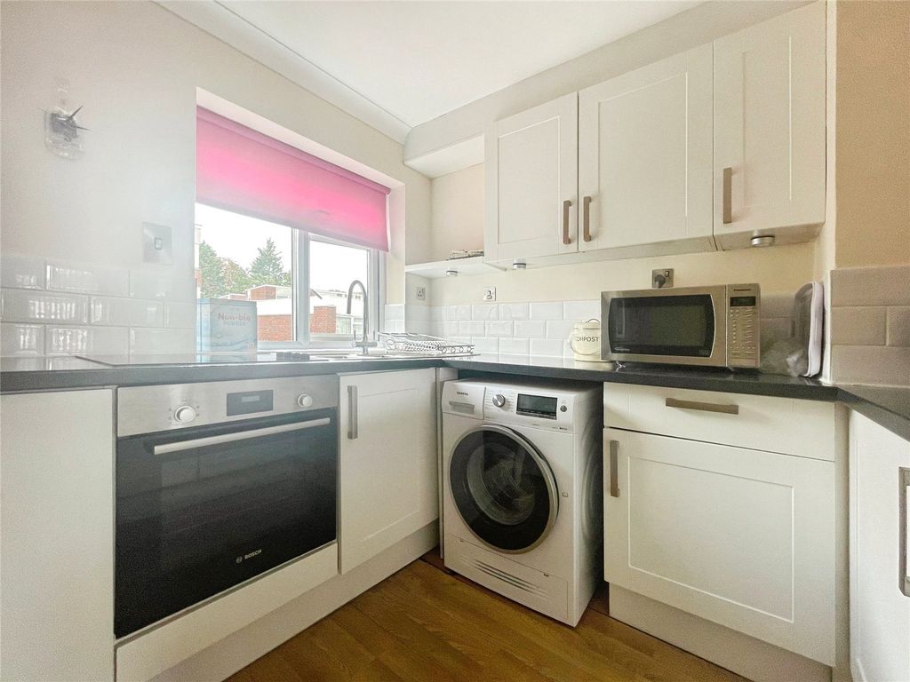Property photo 3 of 8 Kitchen