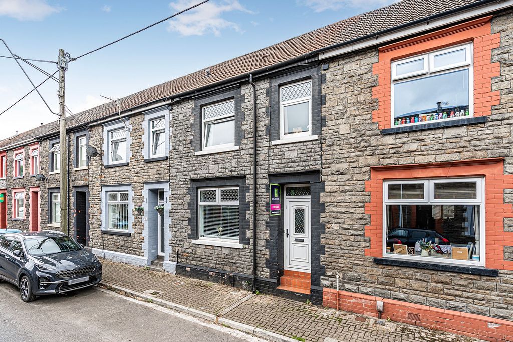 Property photo 2 of 26