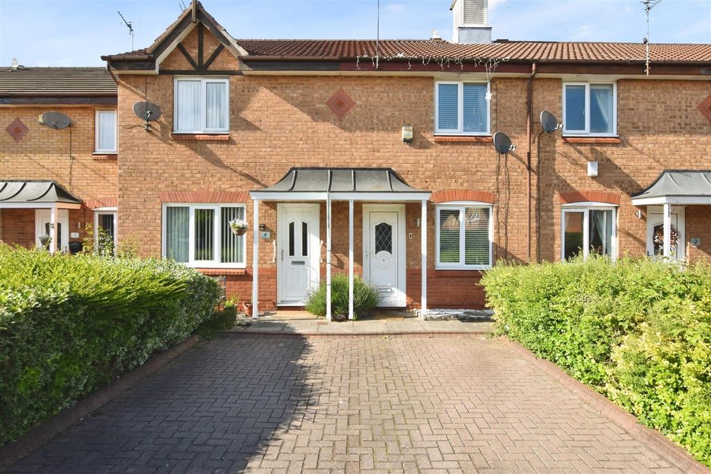 Property photo 1 of 10 Externally