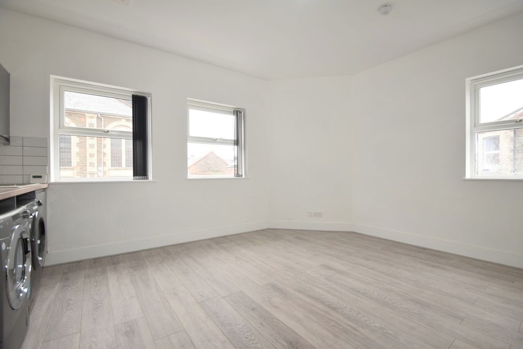 Property photo 3 of 7 Photo 4