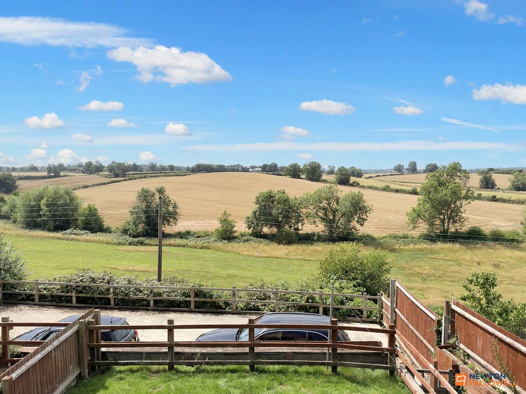 Property photo 2 of 33