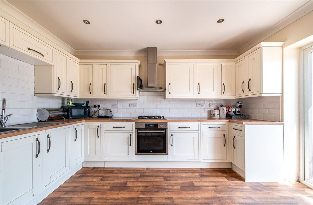 Property photo 3 of 23 Kitchen