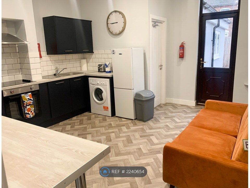 Property photo 1 of 10 Shared Fully Equipped Kitchen