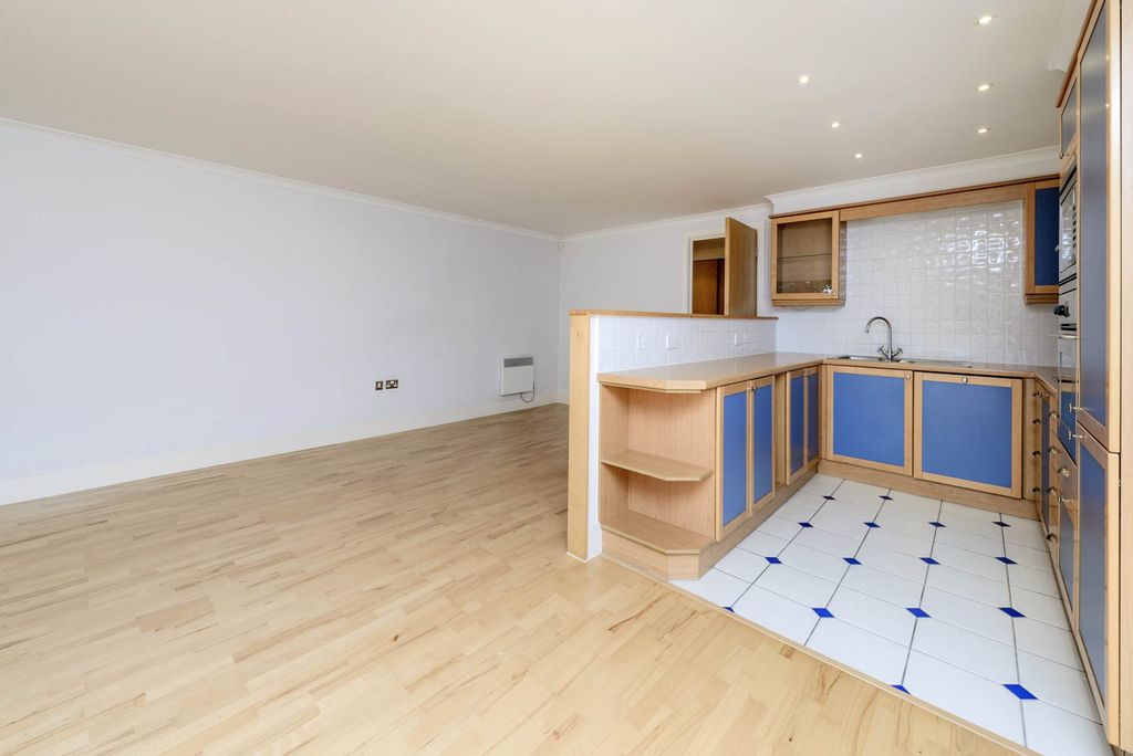 Property photo 3 of 23