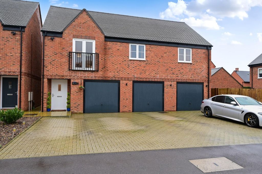 Property photo 1 of 14 Front