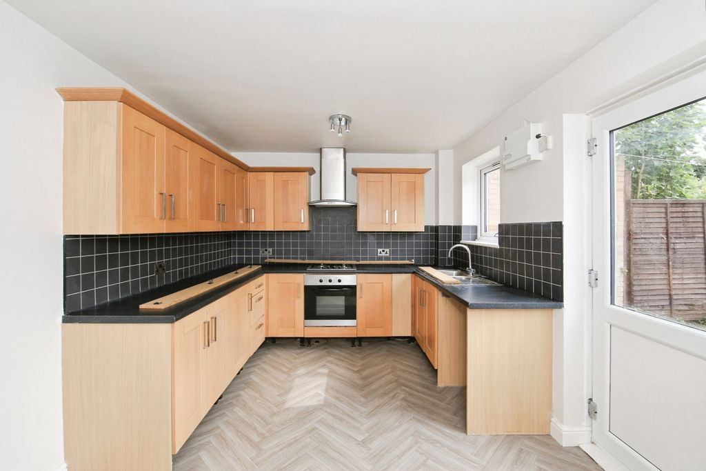 Property photo 3 of 10 Pbox-Img.Jpg