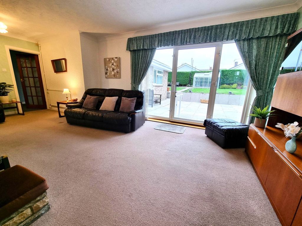 Property photo 2 of 19 Lounge/Dining Room