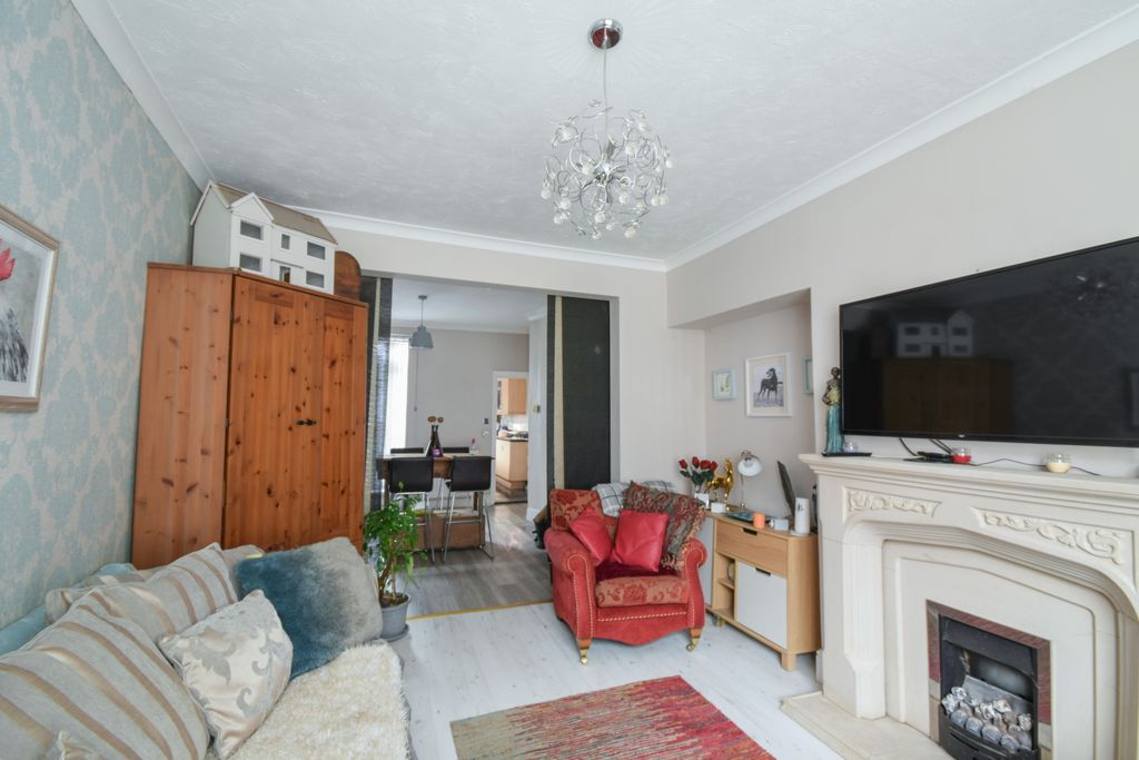 Property photo 3 of 19