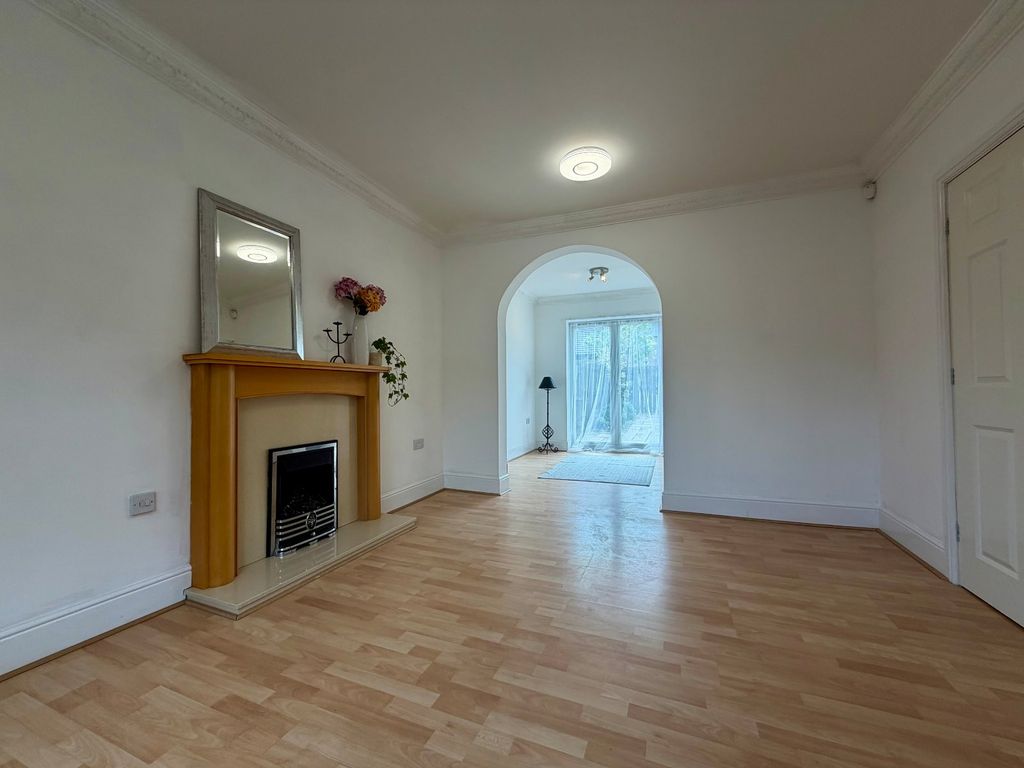 Property photo 2 of 14 Living/Dining Room