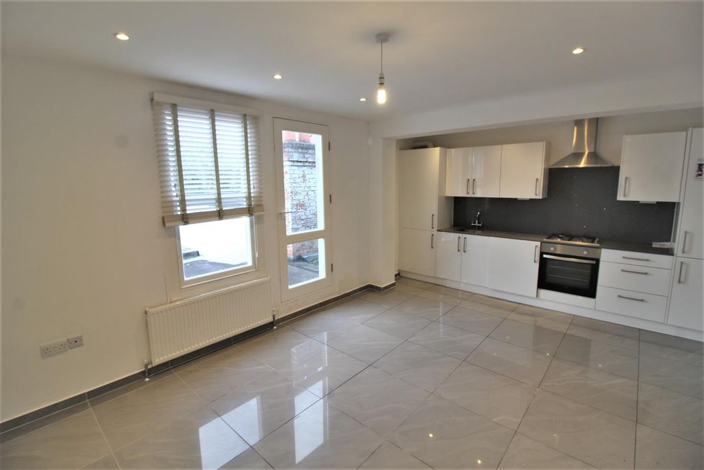 Property photo 3 of 7 Living Area