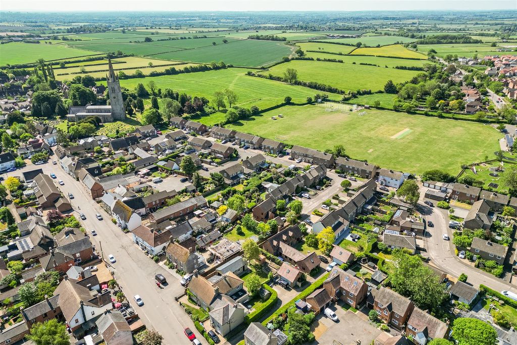 Property photo 2 of 23 Hanslopehighstreet.Jpg