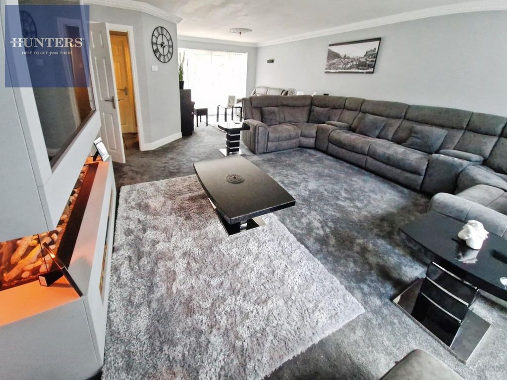 Property photo 3 of 31 832d158A-1000079390.Jpg