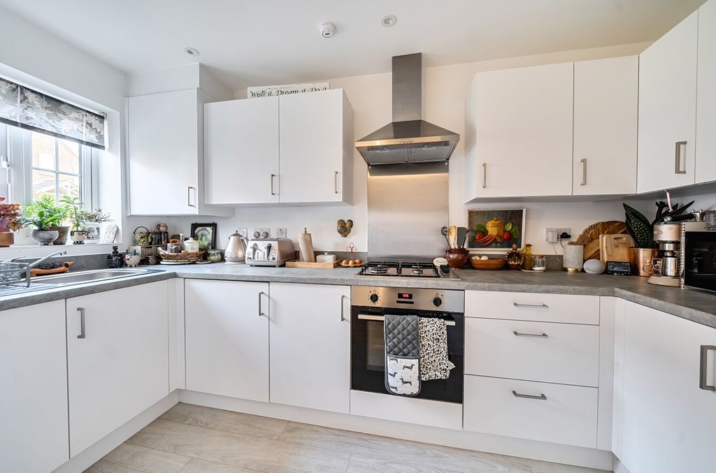 Property photo 3 of 13 1421883-18-69Aeed...