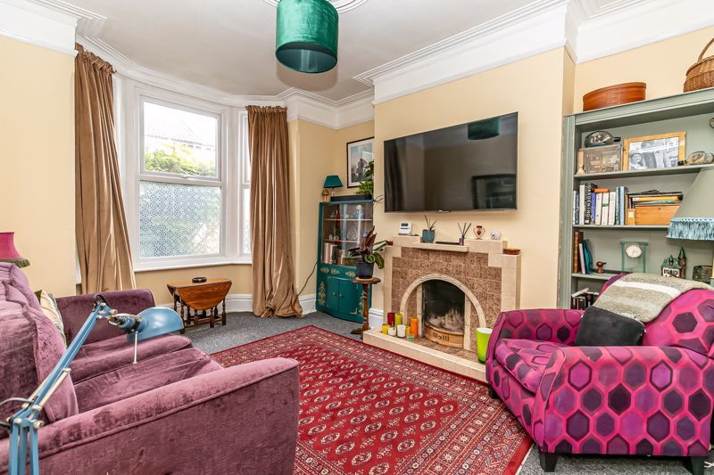 Property photo 2 of 25 .