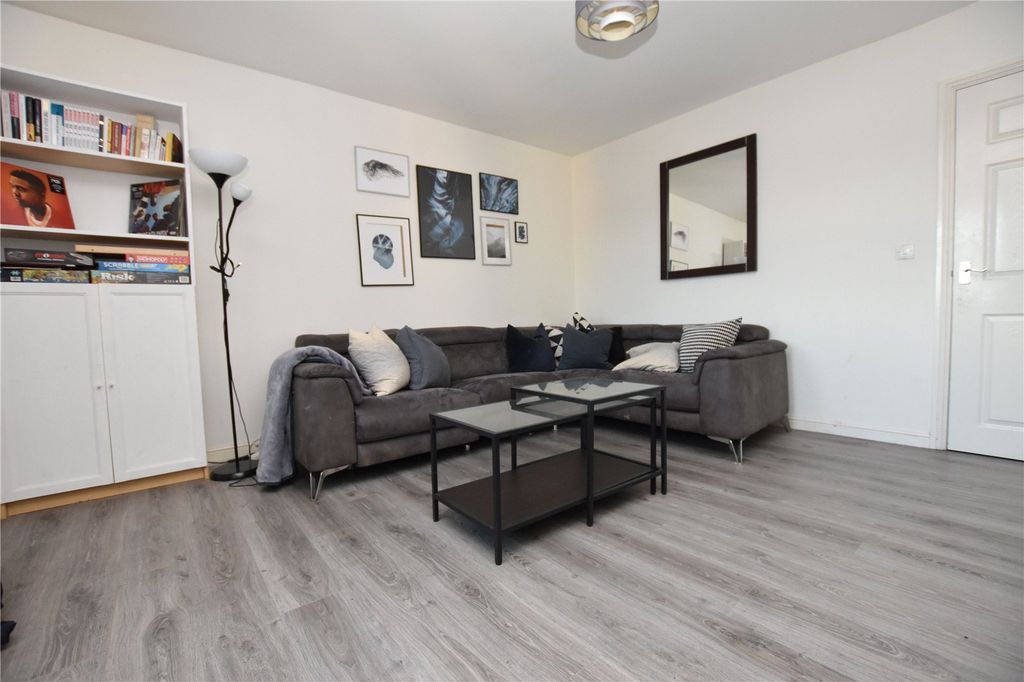 Property photo 2 of 15 Picture No. 11