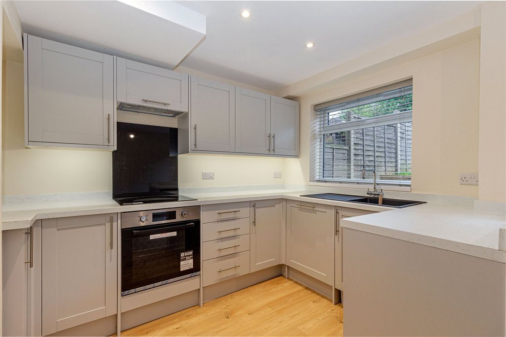 Property photo 2 of 15 Picture No. 11