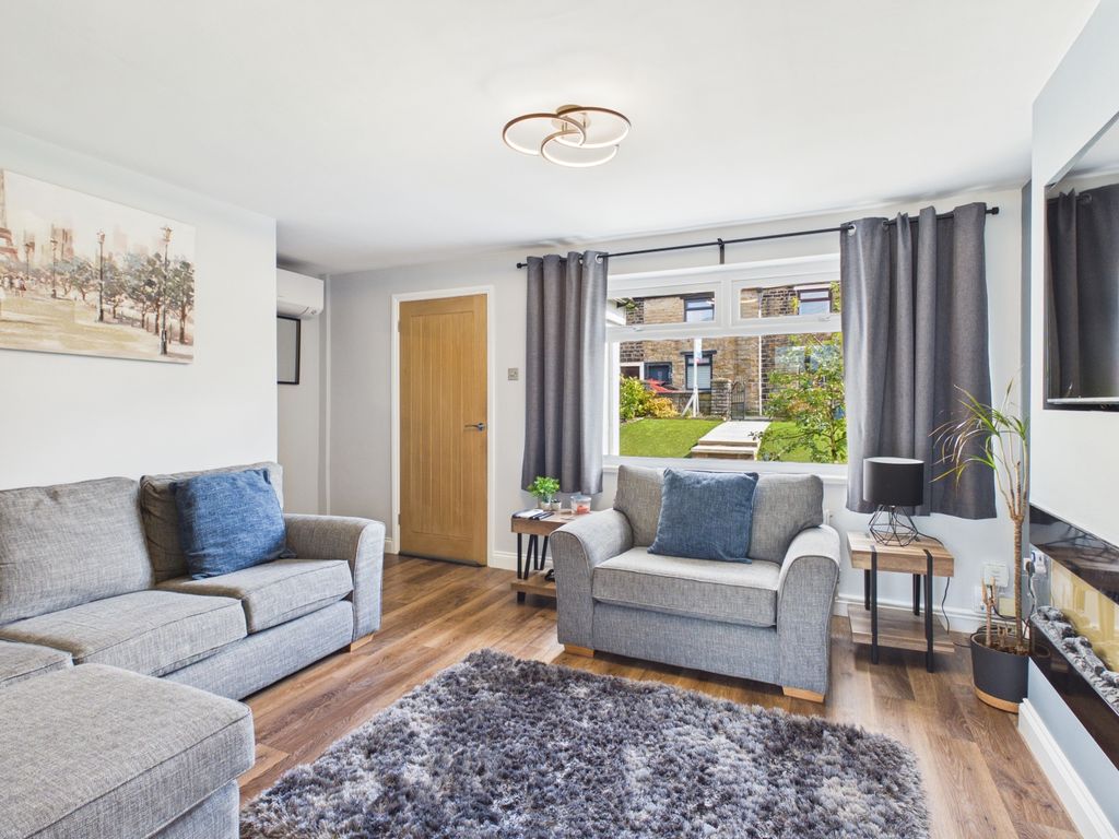 Property photo 3 of 14 Cam03729G0-Pr0289-Still007