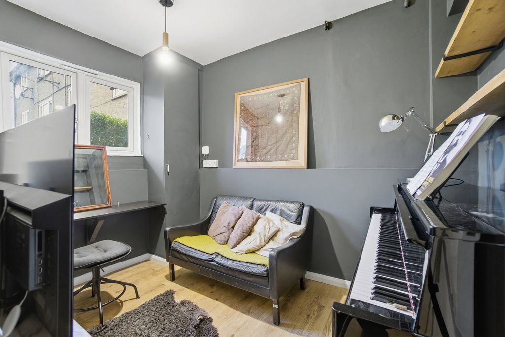 Property photo 2 of 16