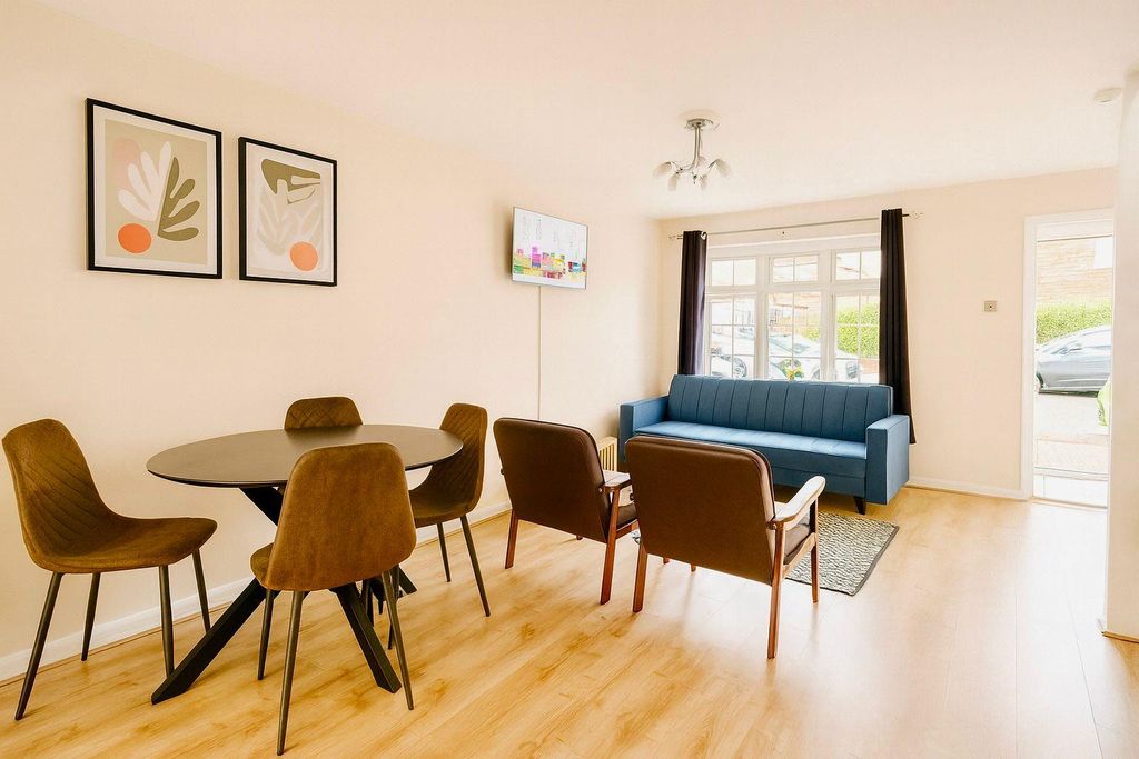 Property photo 2 of 10 Lounge