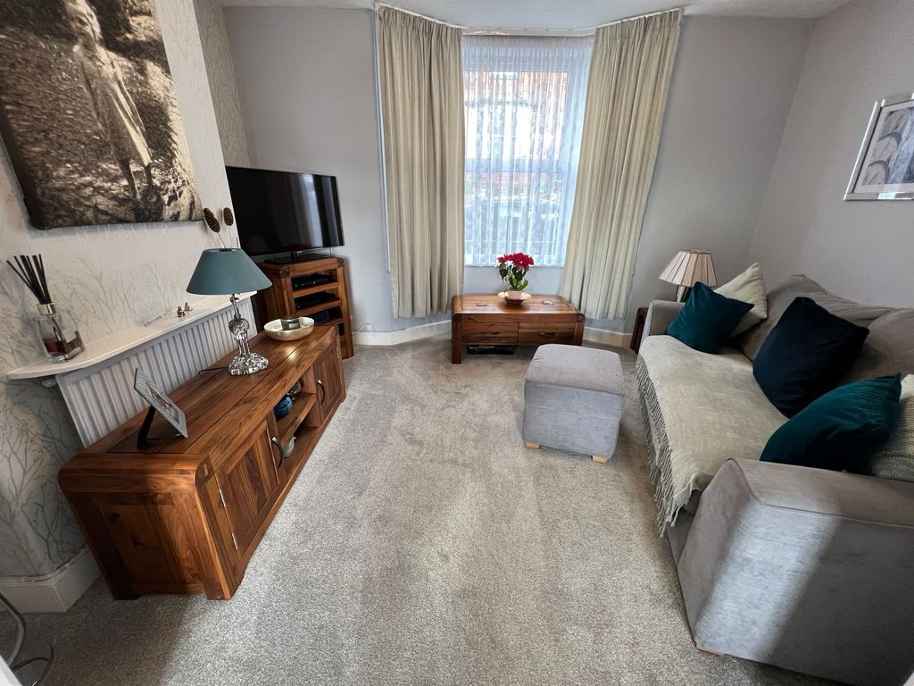 Property photo 2 of 8 Lounge