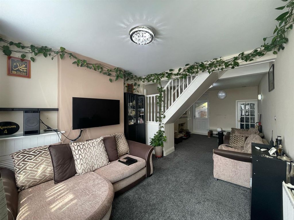 Property photo 2 of 14 Through Lounge