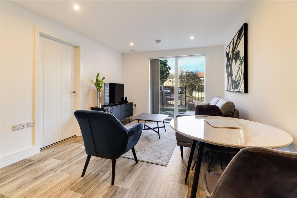 Additional image 8 of 1 bed flat for saleAttewater House, Water Street CB4