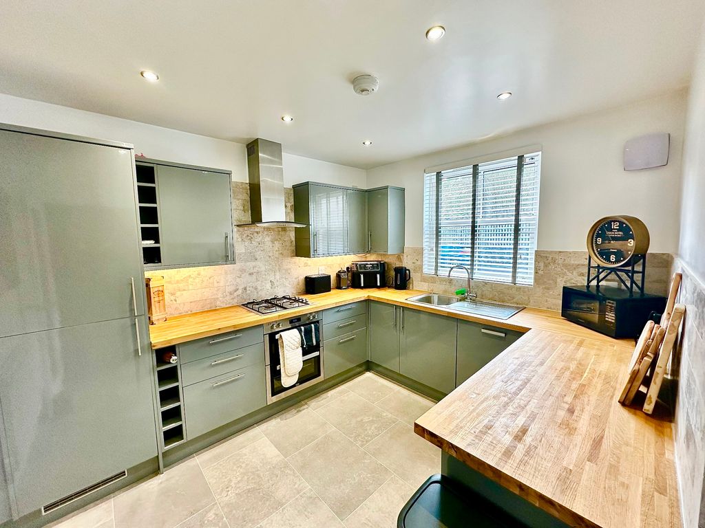 Property photo 2 of 30