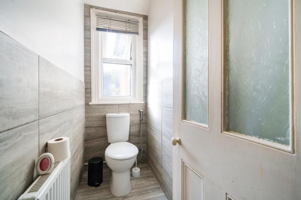 Property photo 2 of 11 Bathroom