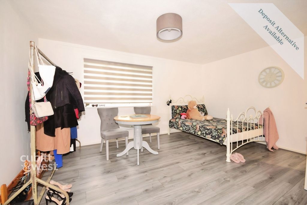 Property photo 3 of 10 Studio Area