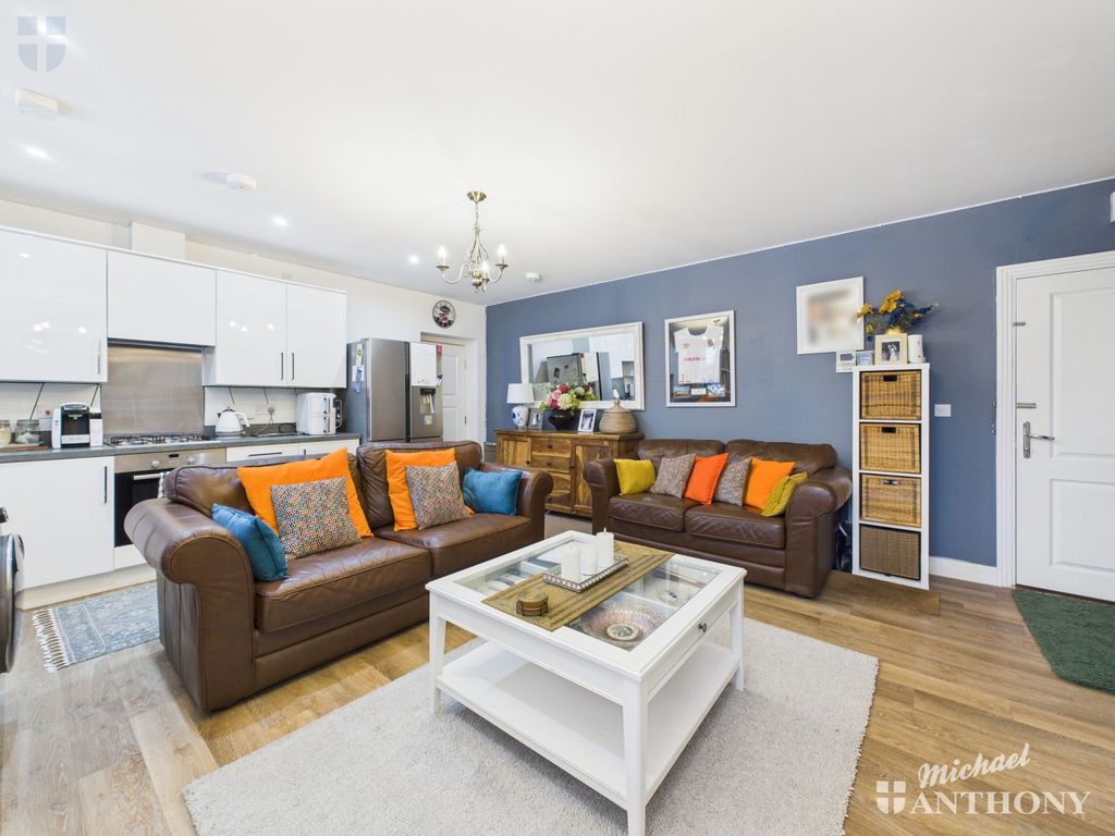 Property photo 2 of 12 Deee49941B894A849F8180c4007d3439_80_Cam03852G0-Pr0496-Still010