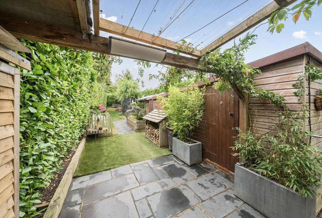 Property photo 2 of 12 1339857-15-68A30B...