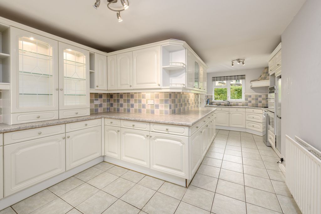 Property photo 2 of 24