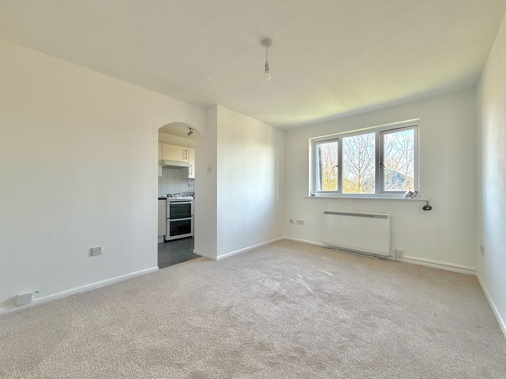 Property photo 2 of 7 Living Room