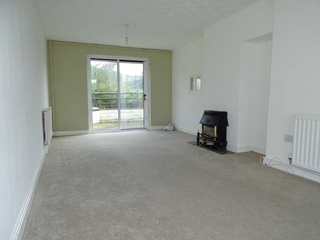 Property photo 2 of 8 Living Room