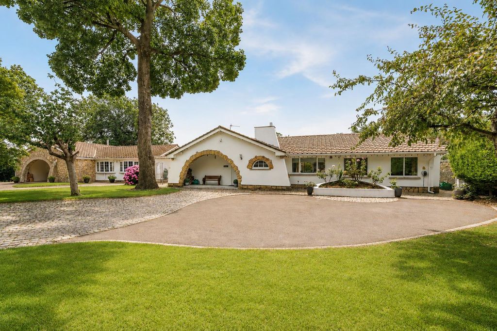Property photo 2 of 30