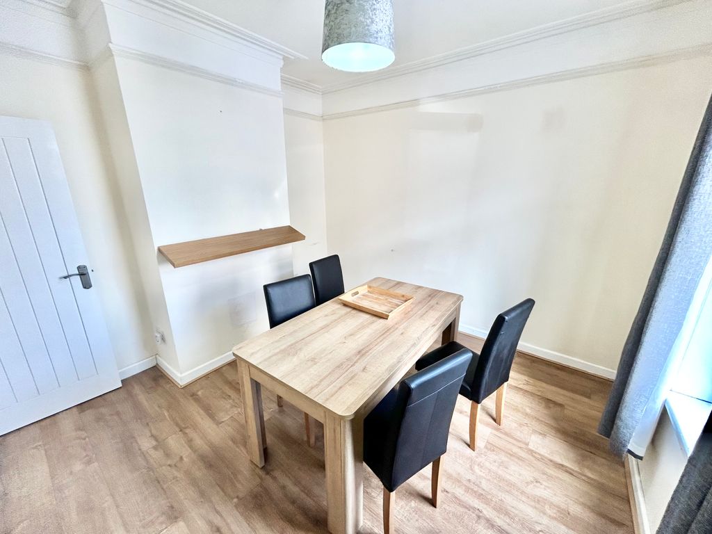 Property photo 3 of 10 Dining Room