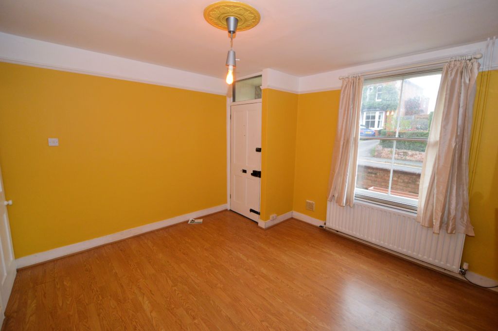 Property photo 3 of 17 Lounge