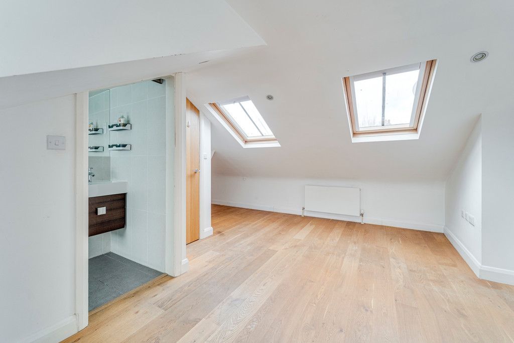 Property photo 3 of 8 Img_41235_9_Large
