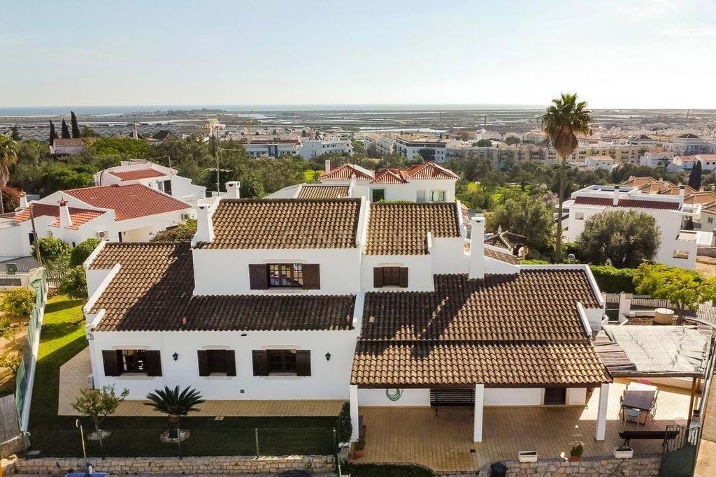 Property photo 3 of 43