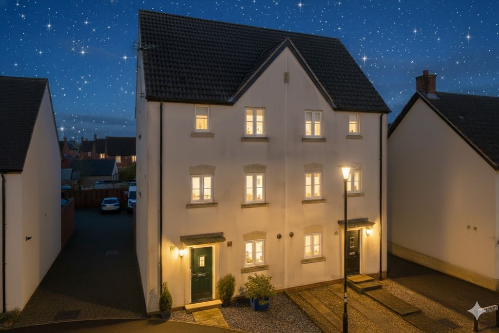 Property photo 1 of 16 Dusk Shot Front Aspect