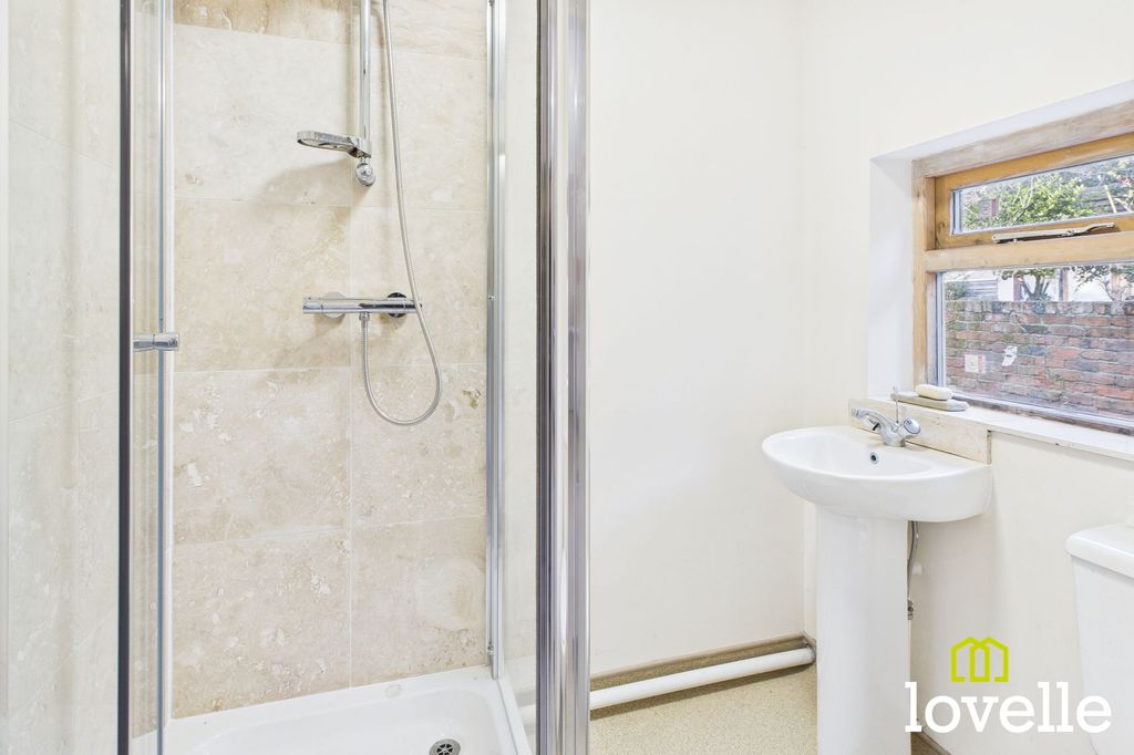 Property photo 2 of 42
