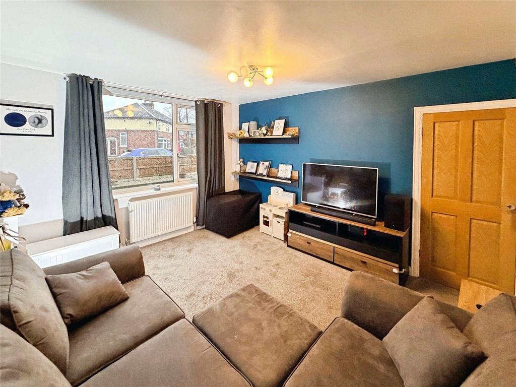 Property photo 3 of 22 Lounge