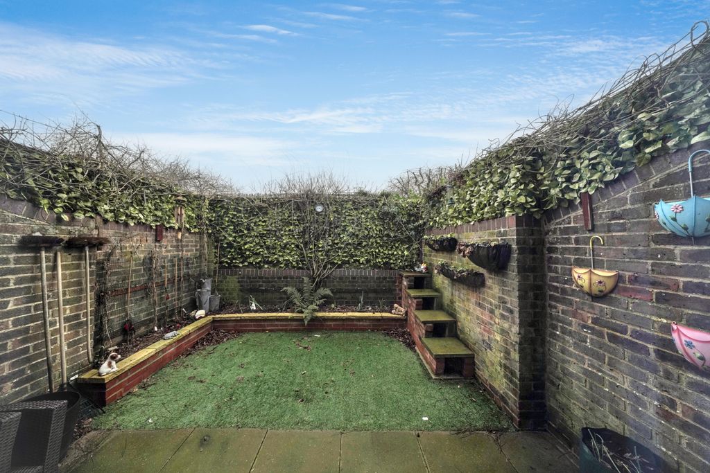 Property photo 3 of 4 55 Charnwood Road, Hillingdon, Uxbridge, Middlesex, Ub10 0Hf