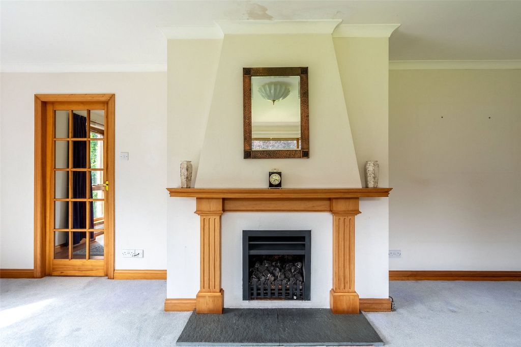 Property photo 2 of 37 Sitting Room