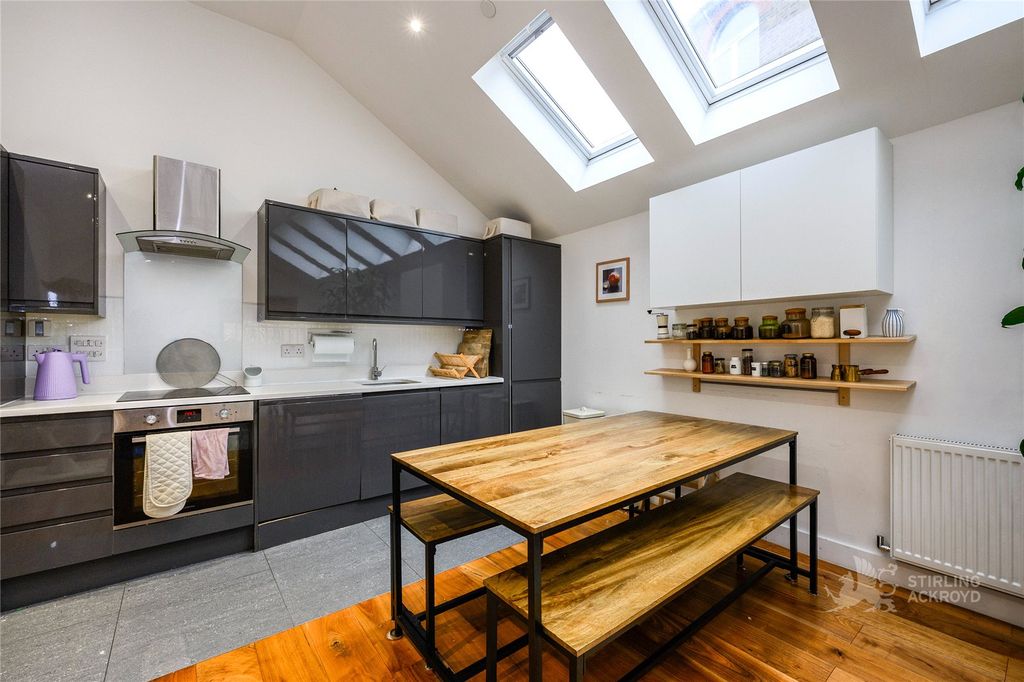 Property photo 3 of 23 Kitchen